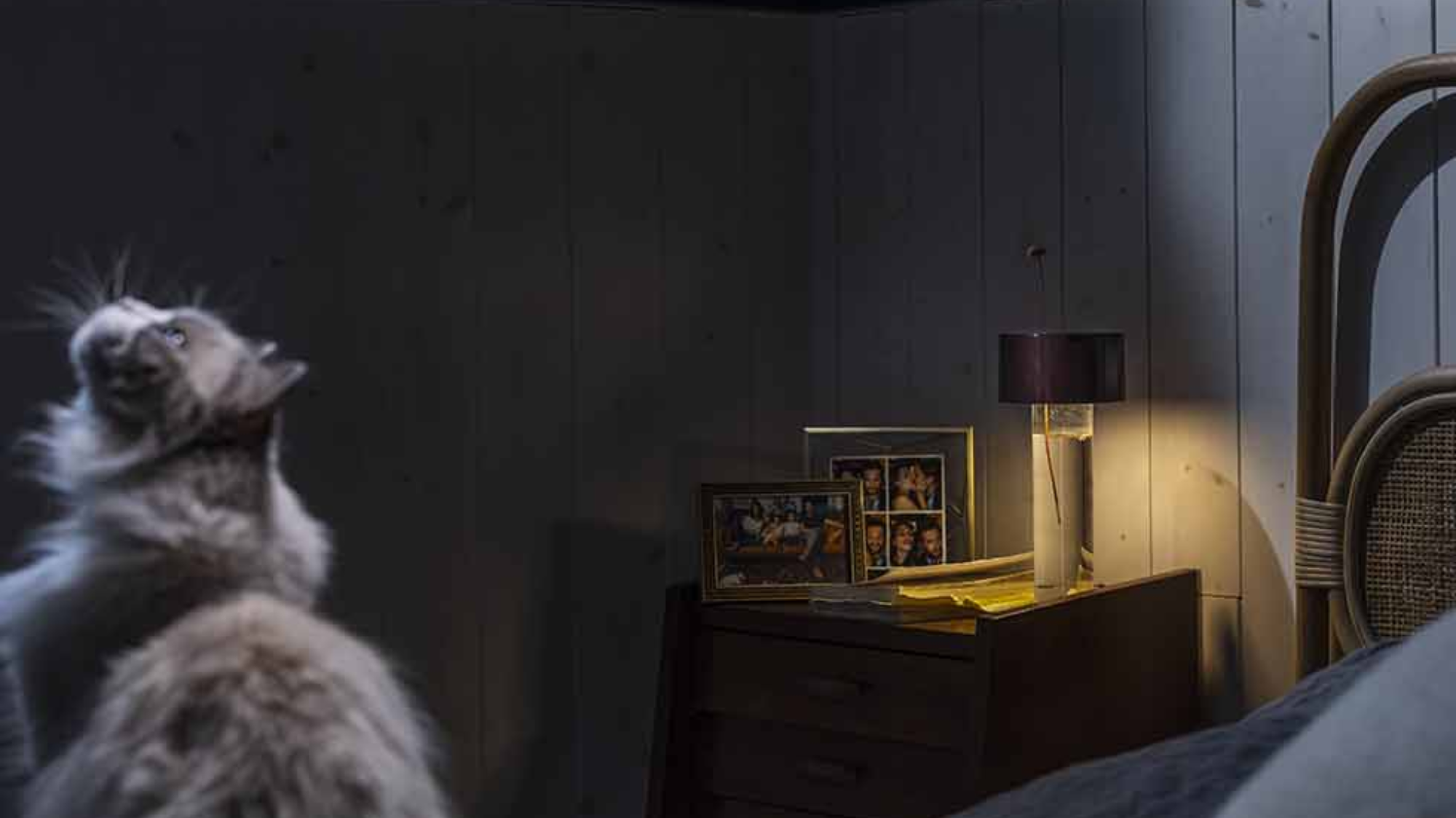 Bedside Minimalism: The Art of a Flawless, Cable-Free Nightstand