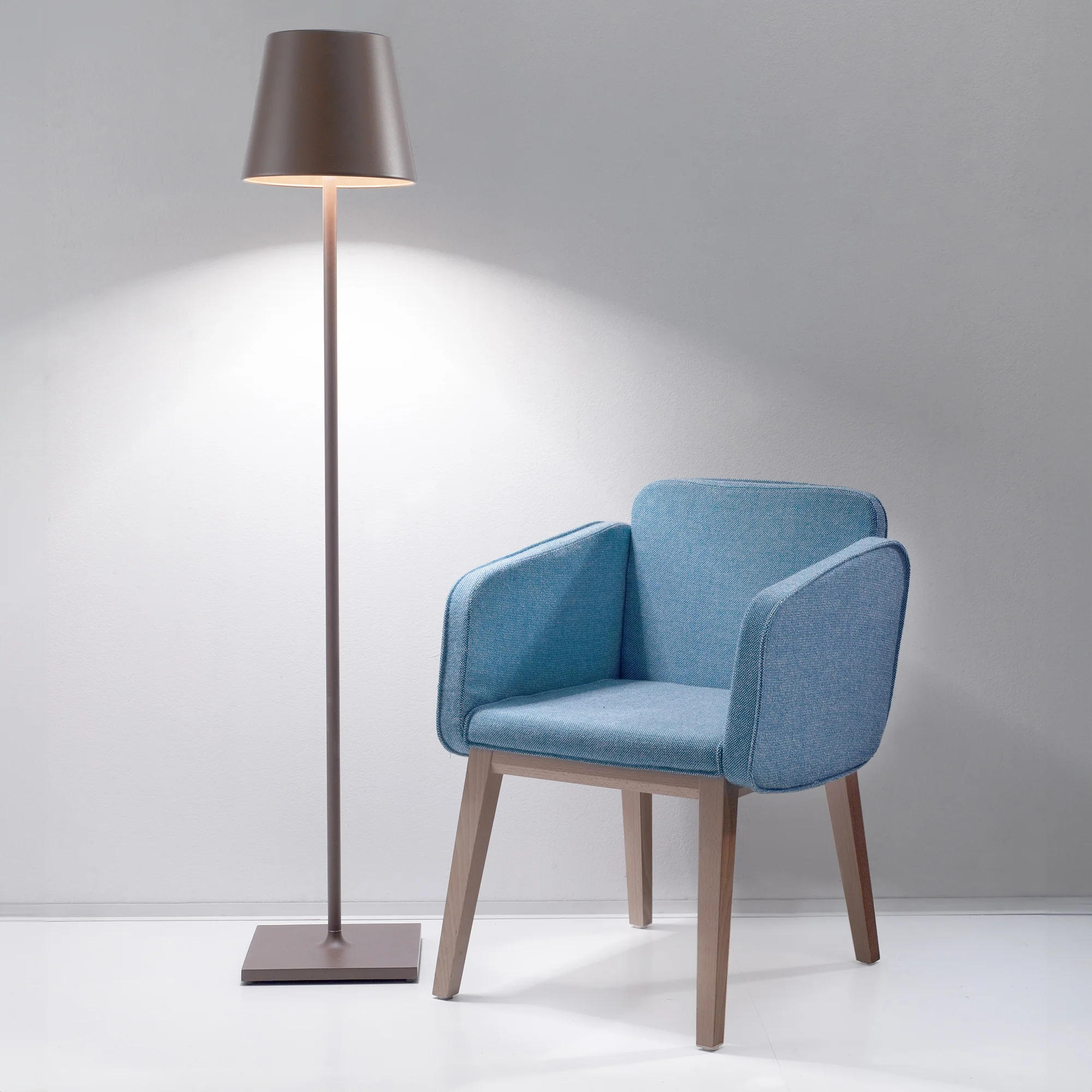 The rust Poldina Pro XXL Floor Lamp from Zafferano in a living room.