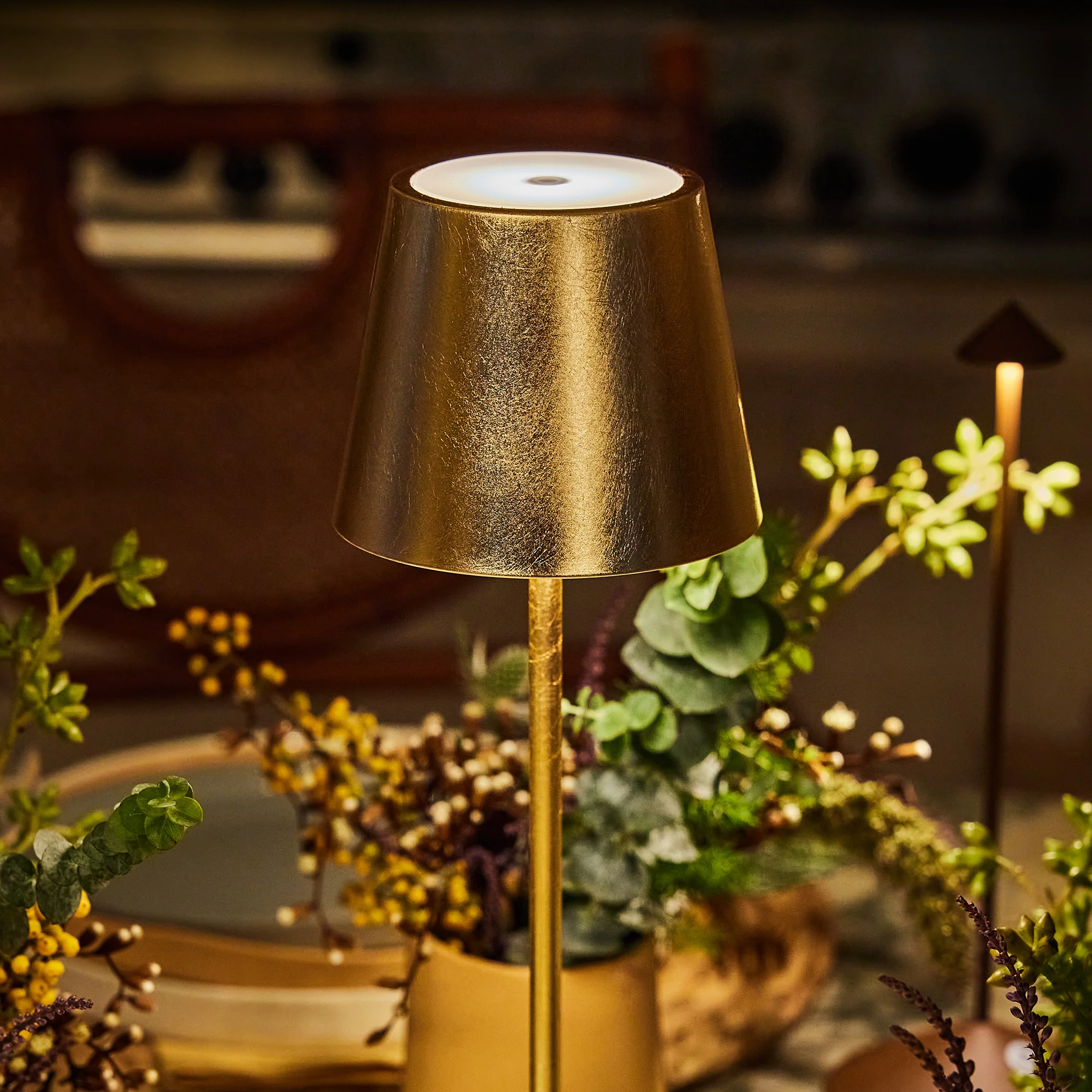 The gold leaf Poldina Pro from Zafferano in a restaurant on a dining table.